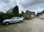 Parkplätze hinten - Verkauf: Kapitalanleger aufgepasst! Mehrfamilienwohnhaus in Geestland!