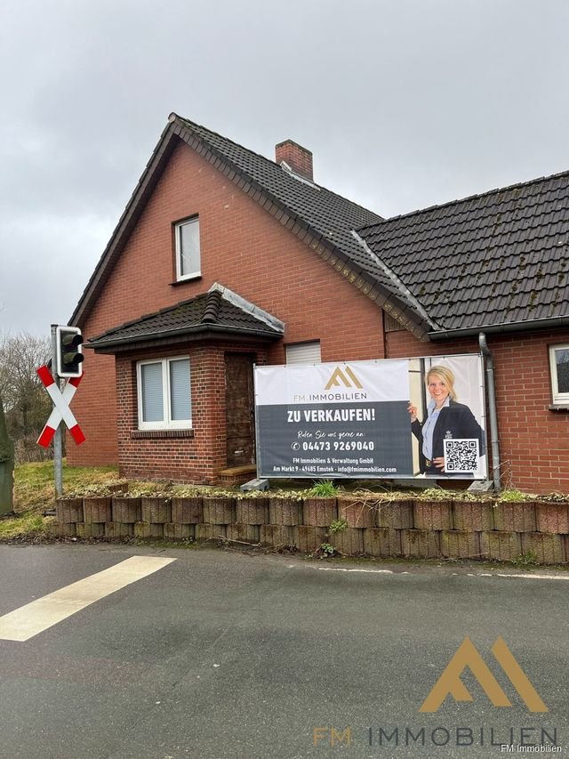 Verkauf: Wohnhaus mit freistehenden Garagen in Bersenbrück !, 49593 Bersenbrück, Einfamilienhaus