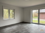 Wohnzimmer EG - Verkauf: Großzügiger Bungalow mit Garage und Einliegerwohnung