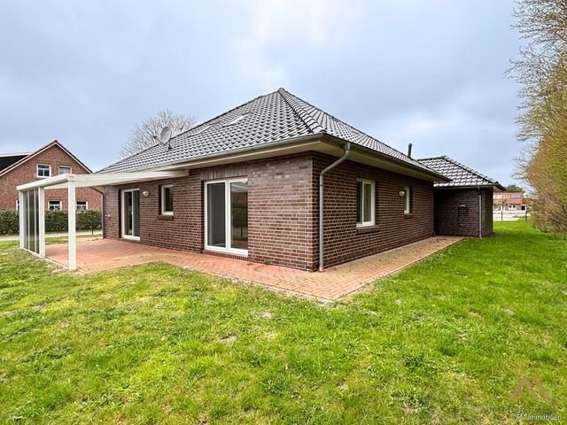Verkauf: Großzügiger Bungalow mit Garage und Einliegerwohnung, 26532 Großheide / Westerende, Einfamilienhaus