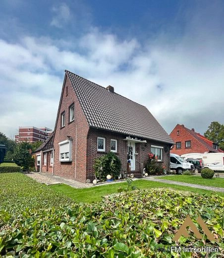 Einfamilienhaus mit Wintergarten, Garage und großem Garten in guter Lage von Jever!, 26441 Jever, Einfamilienhaus